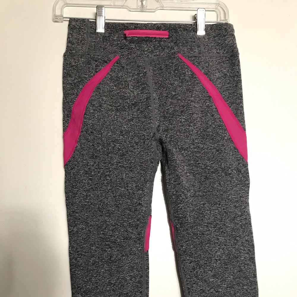 Capri Workout Leggings with zipper pocket.